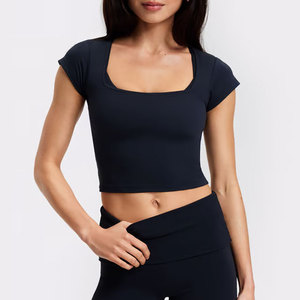 T-shirt de sport court à col en U personnalisé pour femme, haute compression, sans logo, pour la course et l'exercice - Product Image 5