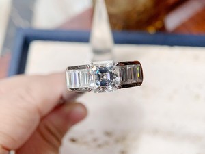 แหวนมอสซาไนต์ 2 กะรัต ทรงแอสเชอร์ ครึ่งวงนิรันดร์ สำหรับผู้หญิง เงินแท้ 925 ของแท้ สำหรับเจ้าสาว ของขวัญเซอร์ไพรส์สำหรับคนรัก - Product Image 6