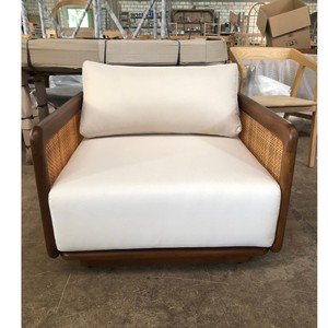 Sillón Moderno de Madera de Teca Maciza de 1 Plaza con Paneles de Ratán Tejidos a Mano y Asiento Acolchado para Sala de Estar de Hotel, Diseño Contemporáneo - Product Image 2