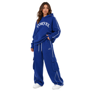 Ensemble de survêtement bleu pour femme avec sweat-shirt à poche et pantalon cargo large à empiècements, personnalisable avec logo, commande en gros - Product Image 1