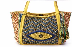 Sac fourre-tout bohème vibrant avec des perles en forme de soleil, des broderies géométriques et des accents de pompons colorés. Idéal pour les voyages, les festivals. - Product Image 4