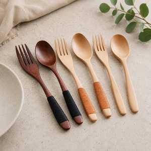 Cuchara de madera con mango antideslizante negro, apta para lavavajillas y microondas, solo lavar a mano, utensilio - Khadim Handicrafts SP-36 - Product Image 6