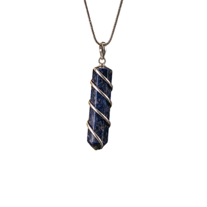 Pendentif crayon en spirale en sodalite - Product Image 1