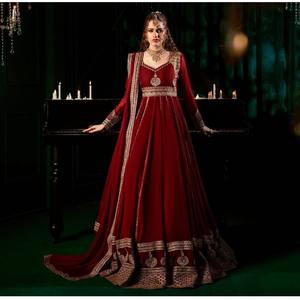 Conjuntos de Traje Rojo Talla M para Mujer de RTC Designer para Fiestas, Vestido Adornado con Bordado de Hilo y Lentejuelas - Product Image 4