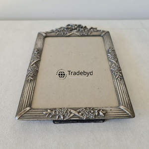 กรอบรูปโลหะหรูหรา ดีไซน์เนอร์ ตกแต่งโต๊ะ โดย Tradebyd - Product Image 4