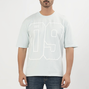 เสื้อยืดแขนสั้นสีฟ้าอ่อนสำหรับผู้ชาย พิมพ์ลายด้านหน้า ทรงหลวม สวมใส่สบาย ผ้าฟลีซ เป็นมิตรกับสิ่งแวดล้อม ระบายอากาศได้ดี แห้งเร็ว คอกลม - Product Image 1