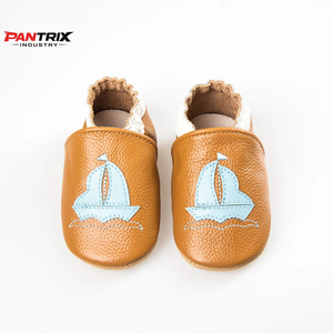 Chaussures en cuir pour bébé en gros, semelle souple, premières chaussures de marche pour nourrissons, confortables, antidérapantes, pour tout-petits, conception personnalisée disponible - Product Image 1