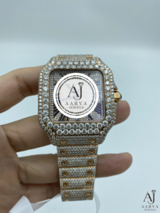 AARVA JEWELS นาฬิกาข้อมือสแตนเลสสตีลทรงสี่เหลี่ยมประดับเพชรหรูหราสไตล์วินเทจ สายสีเหลืองทอง หน้าปัดแสดงเวลาแบบอนาล็อก ตัวเลขโรมัน ระบบควอตซ์ ขนาด 40 มม. - Product Image 1