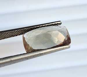 Piedra preciosa suelta de Sunstone natural de Oregón, tallada en forma de cojín, color verde champagne, para la elaboración de joyas. - Product Image 5