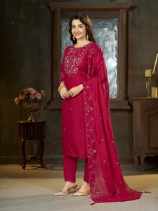 Conjunto de Kurti de Seda Bordada Color Granate Marina de Secado Rápido con Dupatta, Ropa Casual Tradicional India y Pakistaní para Mujer, Corte Regular - Product Image 4