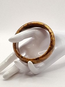 โซนงานฝีมือ HCZ-168 สร้อยข้อมืออะคริลิคเรซิ่นรักษ์โลก ลายทางกว้างไม่สม่ำเสมอ เครื่องประดับงานแต่งงานสำหรับผู้หญิง อุตรอาร์ - Product Image 3