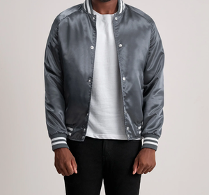 Veste universitaire en satin gris pour homme, coupe classique, col rabattu, fermeture boutonnée, vêtement d'extérieur décontracté, idéal pour l'automne - Product Image 3