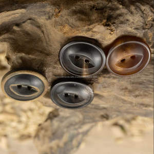 Bouton de corne à dos plat 4 trous personnalisé blanc acheteur bouton de corne véritable de buffle naturel de l'Inde - Product Image 4