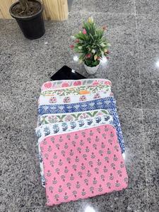 Funda acolchada para portátil de algodón de diseño, hecha a mano con tela floral, funda protectora con cremallera para portátil, para uso diario. - Product Image 5