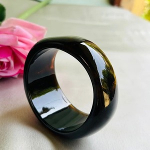 Brazalete Ecológico Hecho a Mano en Latón con Diseño Abstracto Multicolor, Personalización de Lujo, Joyería Contemporánea Premium para Regalo - Product Image 1