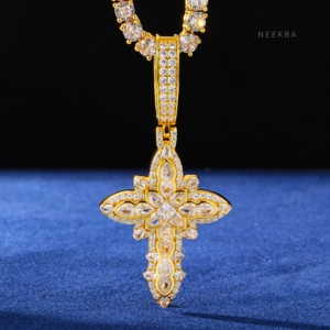 Pendentif Croix Florale Royale - Pendentif en Argent 925 avec Moissanite, Pendentif Croix Entièrement Sertie, Bijou Chrétien Fait Main - Product Image 3