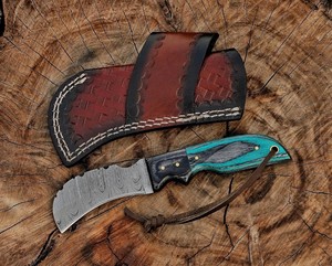 มีดทำมือเหล็กดามัสกัส ใบมีดแบบ Fixed Blade ทรง Hawk Bill สำหรับพกพาและตั้งแคมป์ ด้ามไม้ Pakka ขนาด 7.5 นิ้ว มีดล่าสัตว์ พร้อมปลอกหนัง - Product Image 1