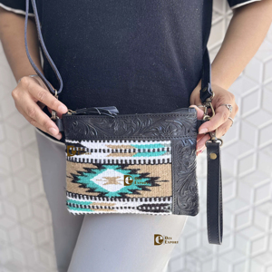 Sac à bandoulière noir jacquard léger et élégant, avec broderies artisanales, motif aztèque bohème, fermeture éclair, lettres décoratives – Nouveauté très prisée - Product Image 1