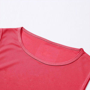 เสื้อกล้ามผู้ชายสีดำแบบกำหนดเอง ผ้าฝ้ายระบายอากาศดีไซน์ไร้แขน เหมาะสำหรับใส่ลำลองในฤดูร้อนหรือออกกำลังกาย - Product Image 5