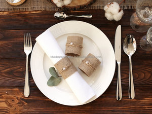 Servilleteros de metal brillante con acabado minimalista perfecto para la decoración de mesas en eventos, hoteles o uso diario. - Product Image 2