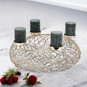Portavelas de alambre hecho a mano para 4 pilares Centro de mesa de metal elegante Ideal para decoración moderna y decoración de eventos de fiesta - Product Image 1