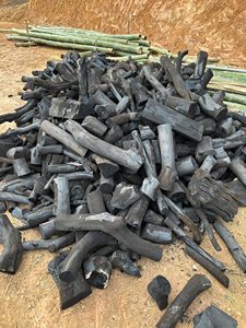 Carbón Vegetal Negro de Madera Dura en Oferta - Carbón Vegetal Negro en Trozos - Carbón Vegetal de Alta Calidad para Parrilla de Barbacoa Directamente de Fábrica - Product Image 6