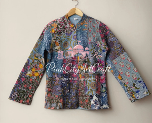 Chaqueta de exterior acolchada Kantha tejida a mano para mujer, con estampados florales hechos a mano, diseños vintage de patchwork, reversible, de algodón, para invierno. - Product Image 3
