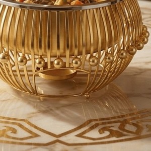 Plat de service de luxe rond en acier inoxydable doré avec boule latérale suspendue, élégant support de buffet pour réchaud de table - Product Image 6