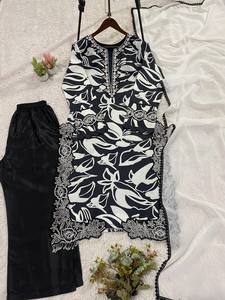 Ensemble Kurti en mousseline imprimée légère avec palazzo en crêpe et dupatta de créateur – Tenue ethnique tendance - Product Image 4