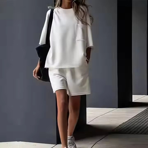 Ensemble d'hiver personnalisé pour homme 2-en-1 : T-shirt ample à manches courtes et col ras du cou avec capuche, et short large - Product Image 6