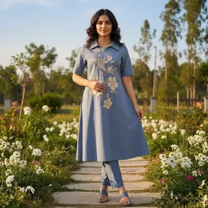 Robe midi brodée florale bleue pour femme, col chemise, manches courtes, style kurta décontracté, avec pantalon assorti, ensembles pour femmes - Product Image 5