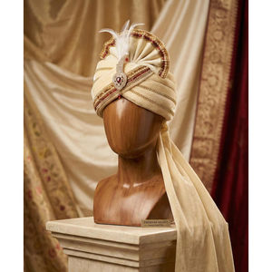 Turbante de Terciopelo Crema Real |   Pagdi para novio de boda india con cola de 50 cm |   Sofá artesanal con adornos de joyería - Product Image 3