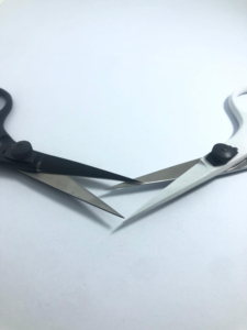 กรรไกรตัดสายเบ็ดตกปลา สีขาวดำ ขนาด 3.5 นิ้ว ทำจากสแตนเลส แข็งแรง ทนทาน สำหรับนักตกปลา - Product Image 2