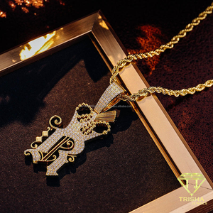 Colgante de Moissanita al por Mayor con Inicial Real y Diseño Inspirado en Corona, Detalles Brillantes de Letras, Joyería Premium de Hip Hop - Product Image 5