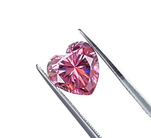 Fancy <b>Pink</b> Heart Lab Grown Diamond 2CT VS1 IGI Certified CVD 3EX Excellent Cut Supplier for Global Diamond Dealers and Importers - Product Image 2