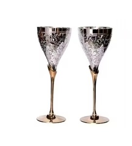 Gobelet à vin vintage en métal, calice gravé artistiquement, finition antique, vaisselle de bar, décoration de table - Product Image 4