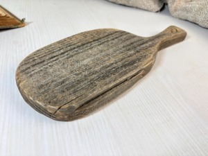 Grande planche à découper en bois artisanale avec rainure pour recueillir les liquides lors de la découpe des fruits ou de la cuisson de la viande - Product Image 5