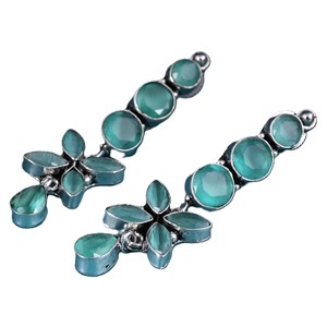 Boucles d'oreilles pendantes tendance en laiton argenté oxydé multi-pierres, vente en gros |   Boucles d'oreilles florales bicolores pour femmes |   Fournisseur de bijoux en gros - Product Image 4