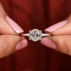 Bague de fiançailles solitaire en or massif 10k 14k 18k, or rose, argent, avec cluster de diamants ovales de 2 carats cultivés en laboratoire - Product Image 2