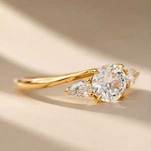 Bague tendance VS1 à trois pierres en diamant rond, cultivé en laboratoire, 1,00 carat, or massif 18 carats, faite à la main, cadeau de fiançailles pour petite amie - Product Image 3