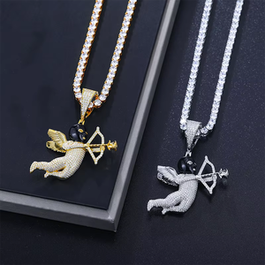 Collar de Plata de Ley 925 Chapado en Oro con Colgante de Ángel Cupido y Flecha de Eros con Máscara Negra, con Diamante Moissanite VVS1 Color D - Product Image 1