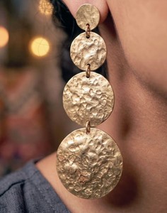 Nuevo Pendiente Circular Texturizado con Efecto Martillado |   Pendientes de latón con textura de 4 círculos |   Boho |   Comprar Pendientes Redondos Dorados de Diseño - Product Image 3