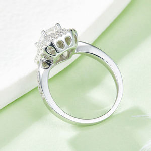 Bague Cocktail Style Hiphop en Or Massif 14K avec Diamant de Laboratoire Géométrique AMBER JEWELS, Sertissage à Griffes, Certifiée IGI, Unisexe - Product Image 3