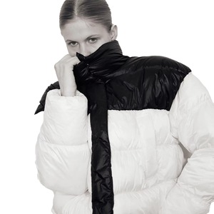 Veste matelassée coupe-vent personnalisée pour homme avec logo, longue, en toile, à capuche, légère, chaude, imperméable, rembourrée pour l'hiver - Product Image 3