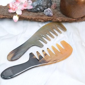 Peigne en corne artisanal personnalisé à dents extra larges, manche long, démêlant, antistatique, fait main, pour cheveux épais et bouclés, cadeau - Product Image 6