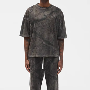 T-shirt Urbain Essentiel pour Homme – Léger, en Coton Tricoté Écologique, Col Rond, Manches Courtes, Coupe Décontractée Oversize, Style Simple et Moderne pour l'Été - Product Image 1
