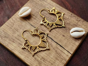 Pendientes de Aro con Flores de Filigrana Dorada Hechos a Mano, Joyería Étnica Bohemia Tribal para Mujer - Product Image 1
