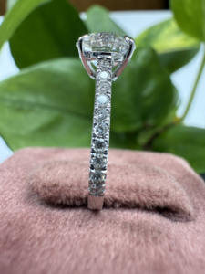 Bague de fiançailles solitaire pour femme, diamant de laboratoire rond de 1 carat, or jaune 10 carats, six griffes, polissage haute brillance, pour mariage. - Product Image 3