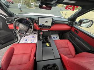 Toyota Sequoia TRD Pro Usada, Año 2025 - Product Image 6