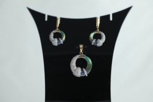 Ensemble de bijoux de luxe en émail cristal, motif orbite, en argent sterling 925 plaqué or, avec pendentif mouvement circulaire et boucles d'oreilles, pour la vente en gros et au détail - Product Image 4